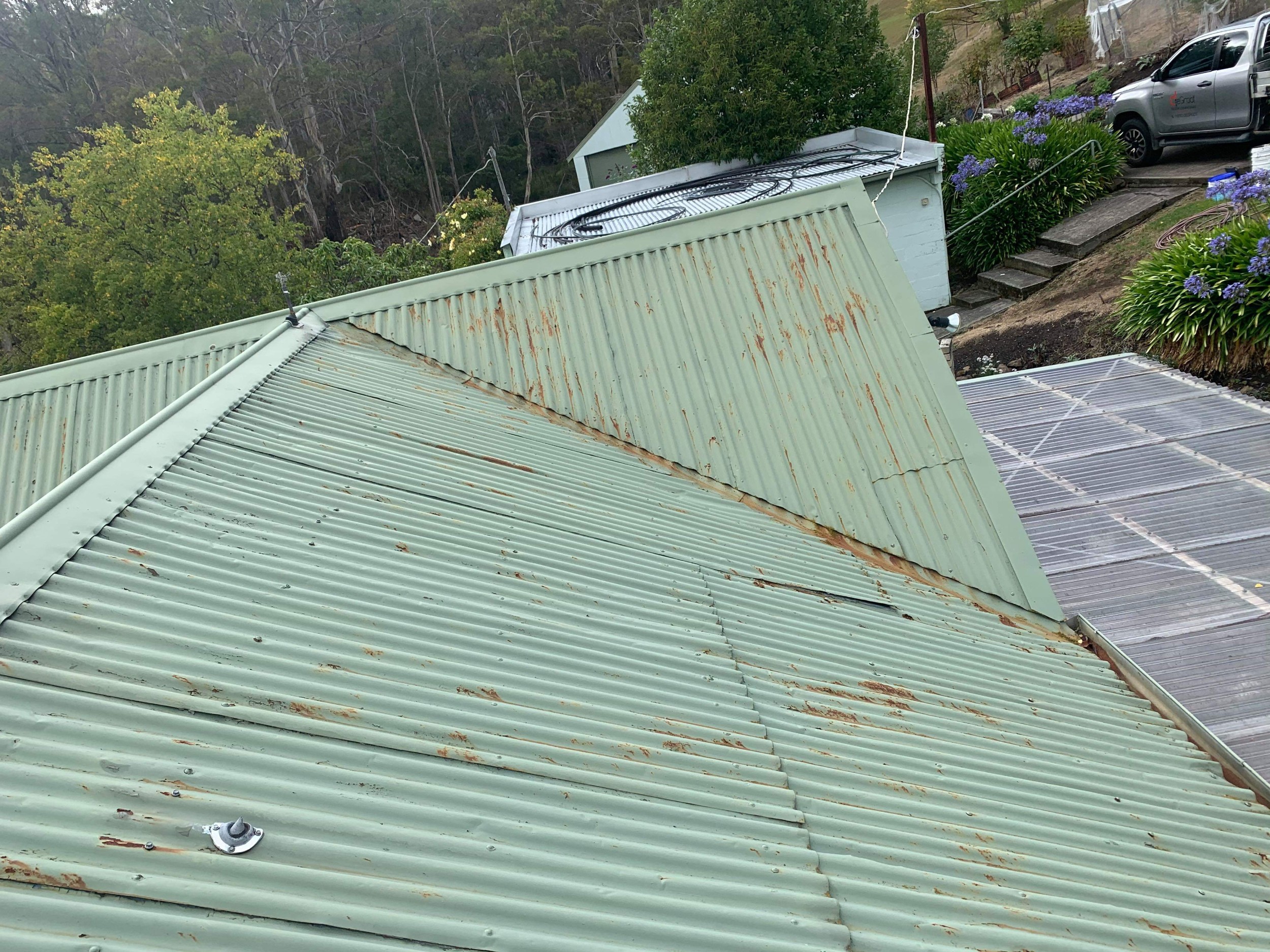 Roof Inspections & Re-screwing hero image